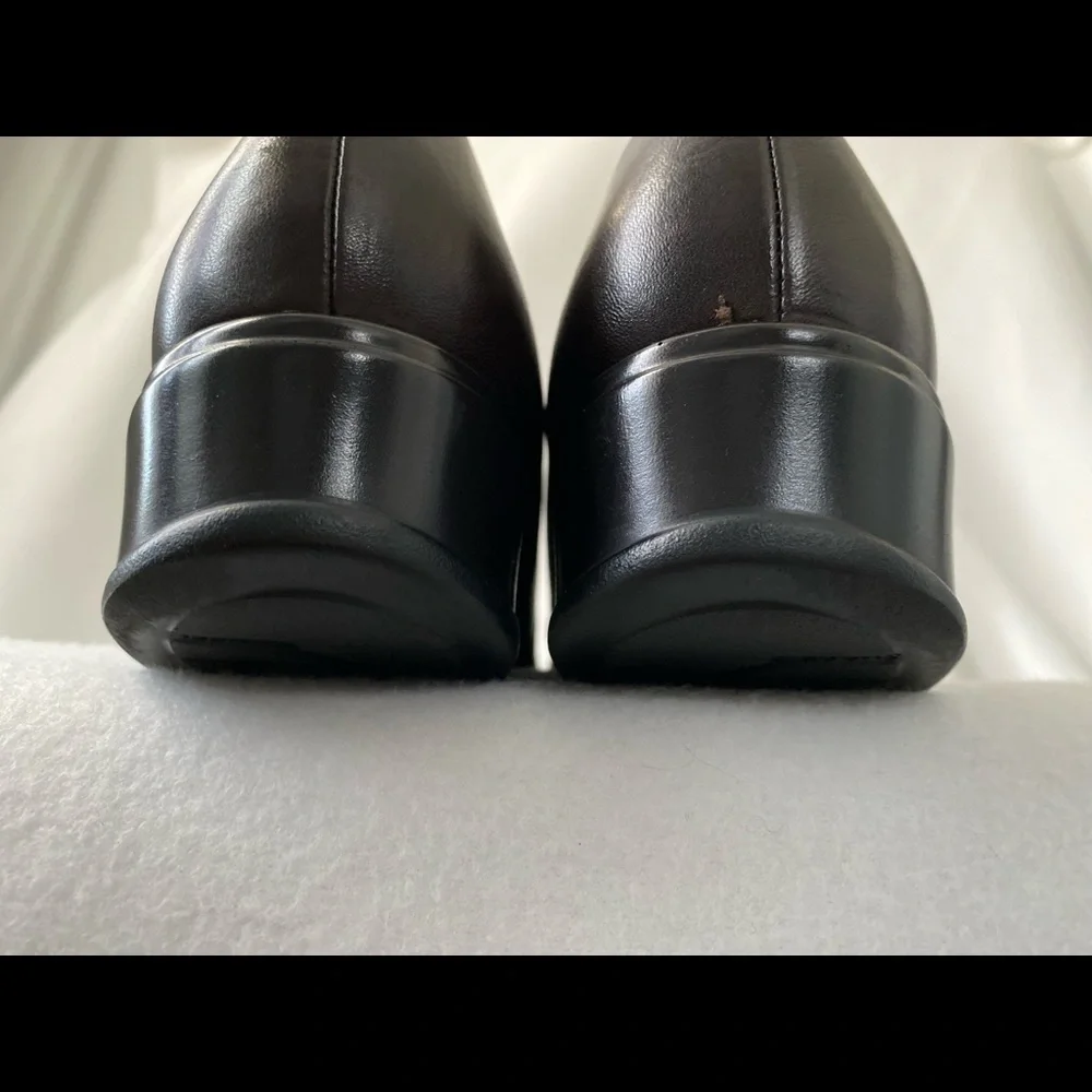 Munro American Proper Size Proper Fit Size 9 Brown Leather Slip On Walking Shoes